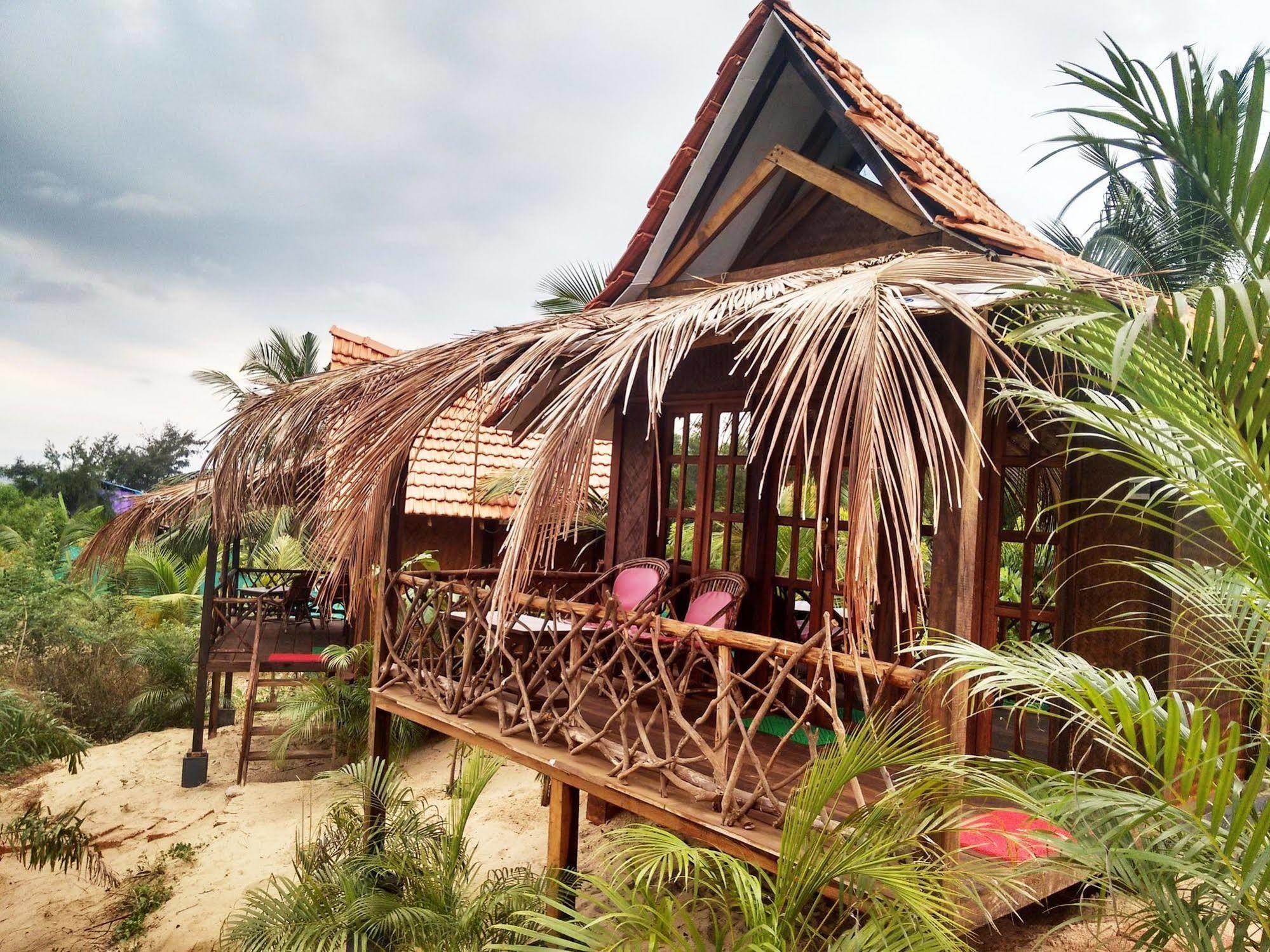 Little India Beach Cottages บากา ภายนอก รูปภาพ