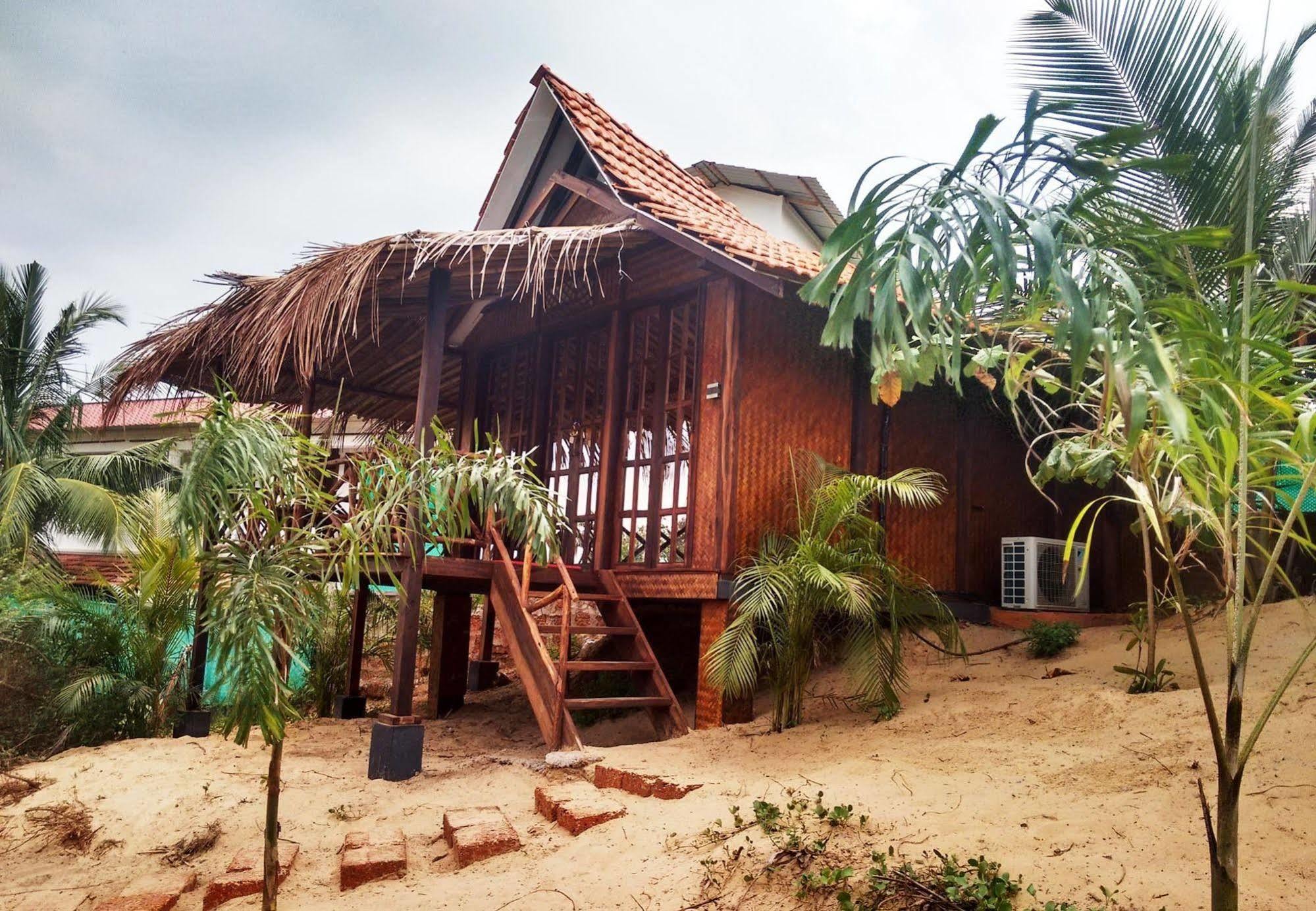 Little India Beach Cottages บากา ภายนอก รูปภาพ